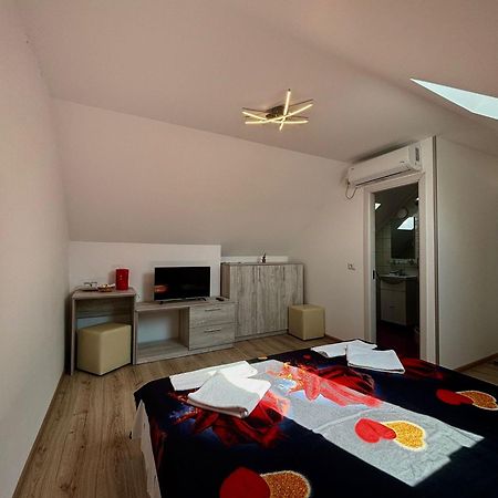 Calypso Rooms ฟาการาช ภายนอก รูปภาพ