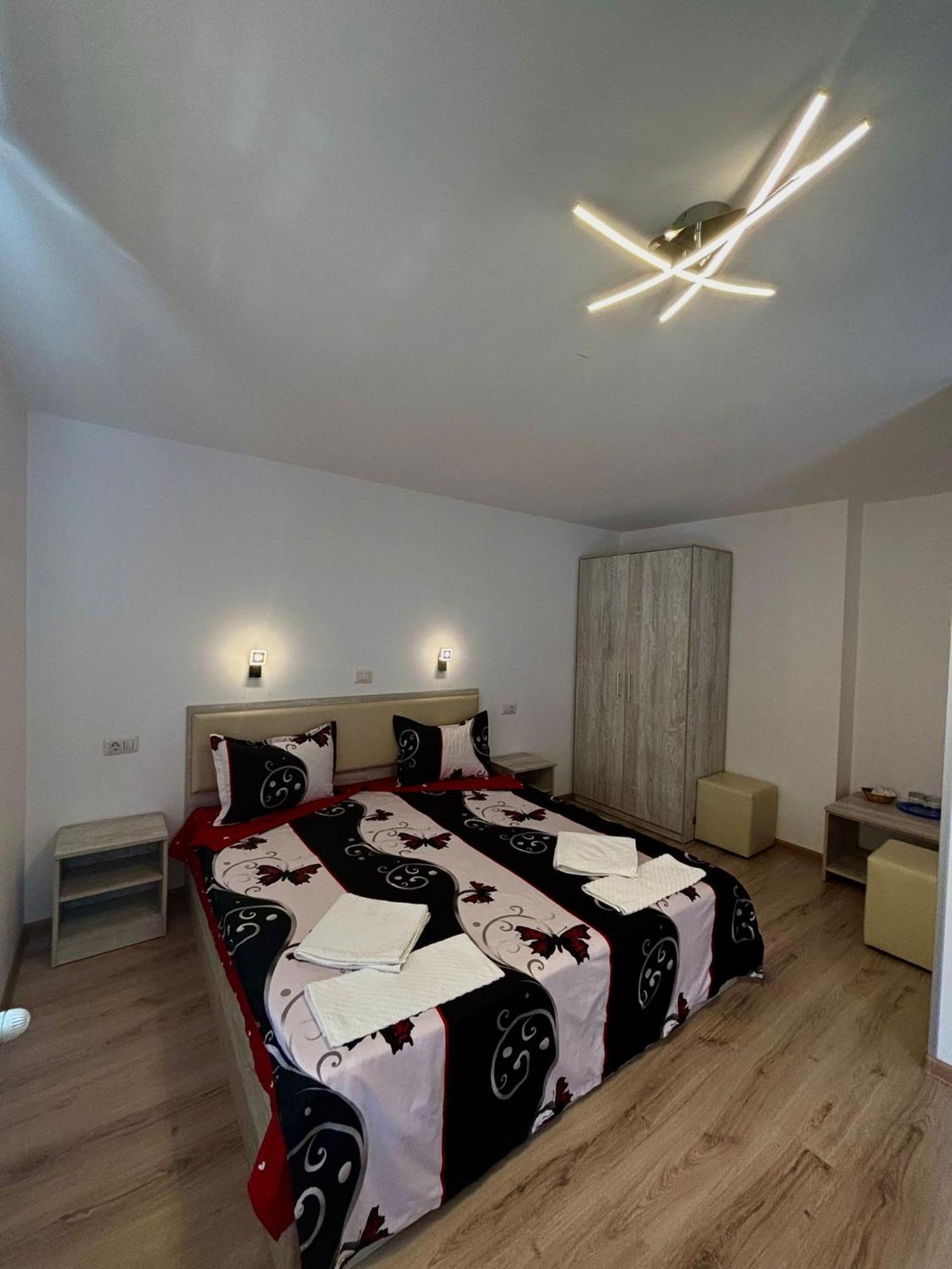 Calypso Rooms ฟาการาช ภายนอก รูปภาพ